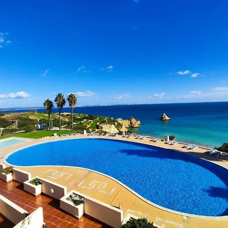 Ocean Bay With Pool By Homing Apartment *
